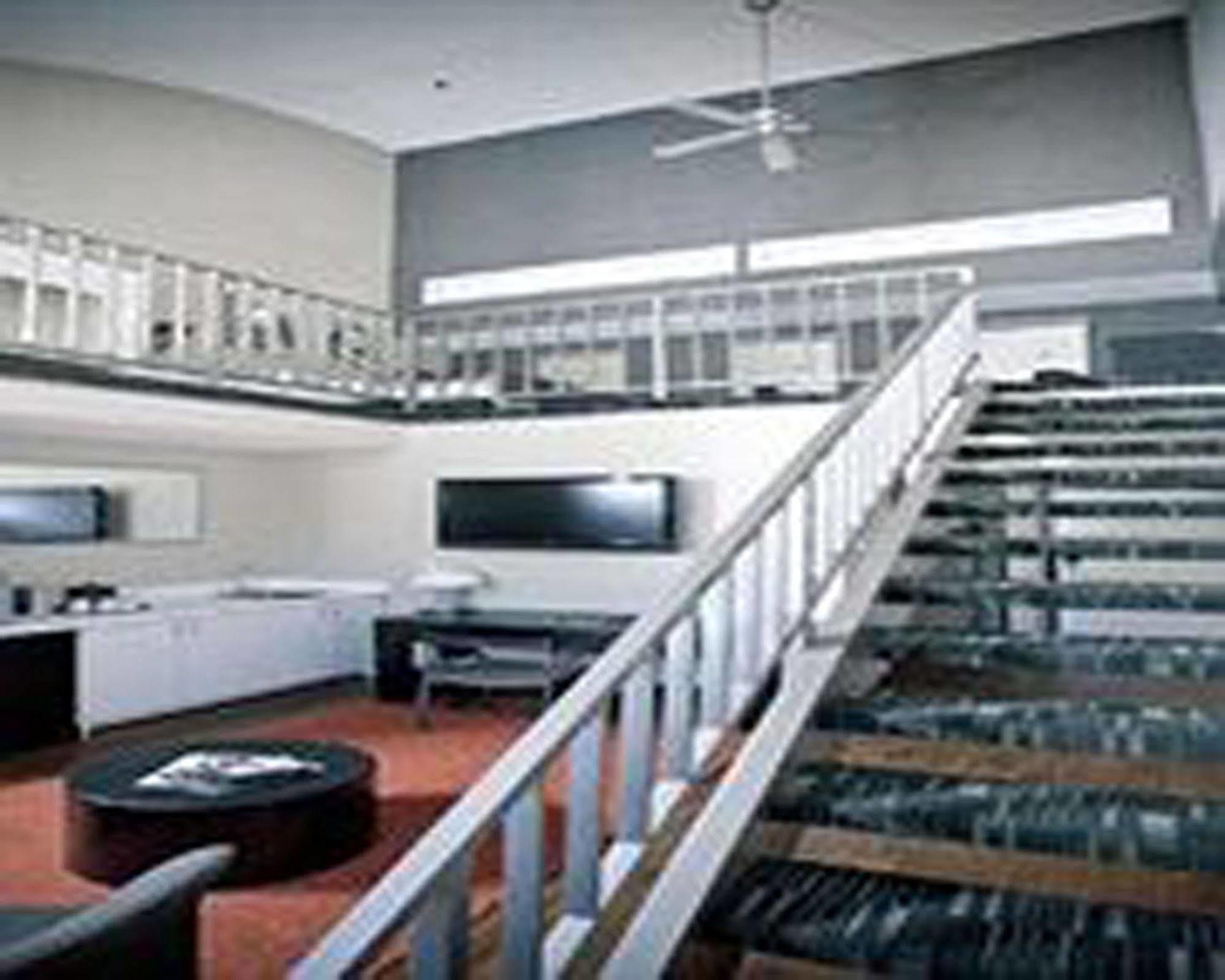 Ramada Plaza By Wyndham West Hollywood Hotel & Suites Los Angeles Exteriér fotografie